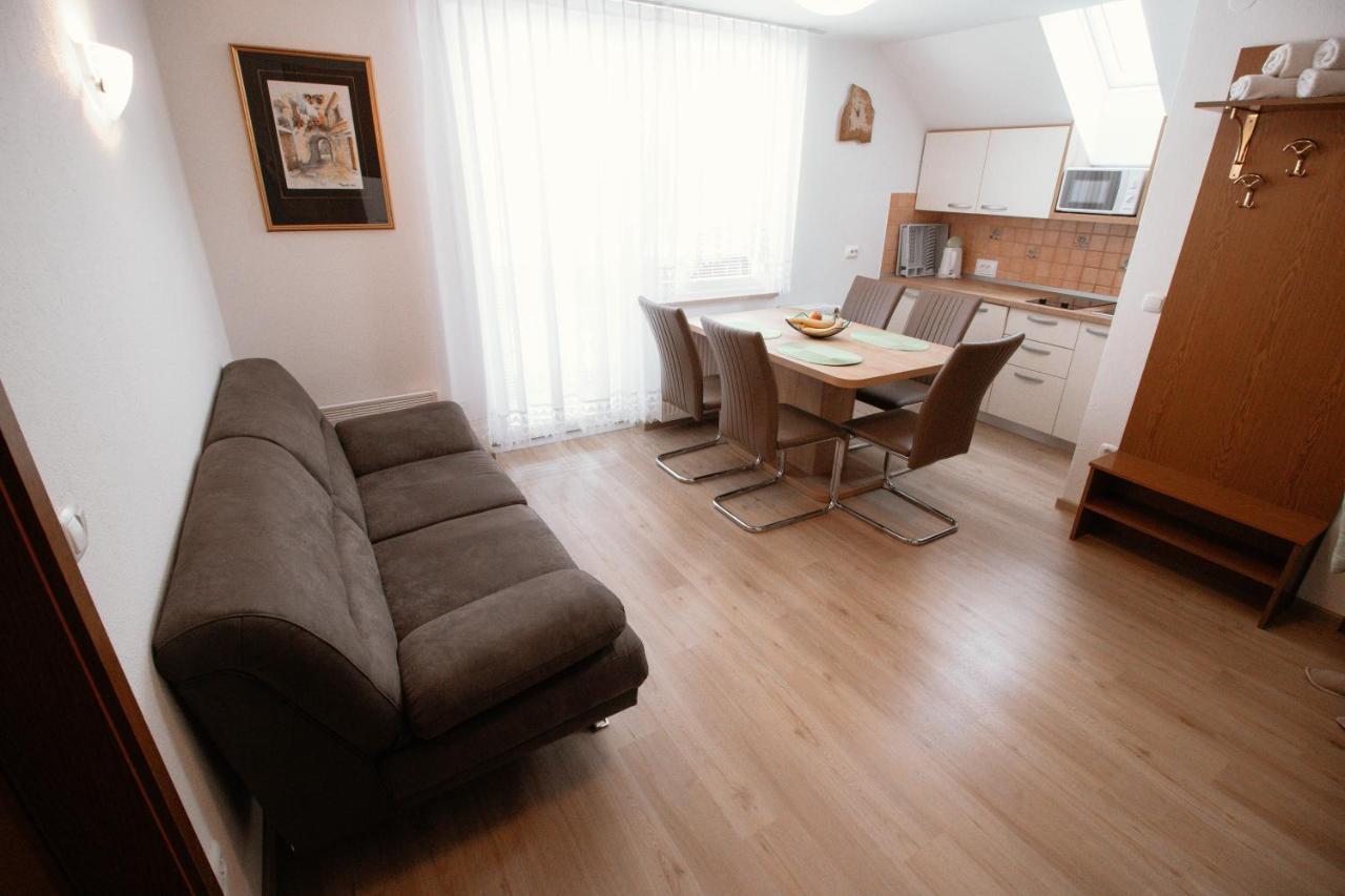 בוהין Apartments & Rooms Malej מראה חיצוני תמונה
